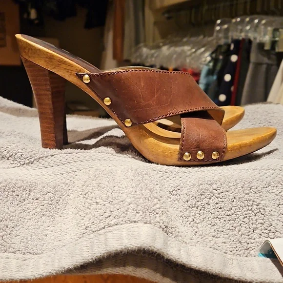Michael Michael Kors wood leather heels size 8 sandals - Picture 1 of 8